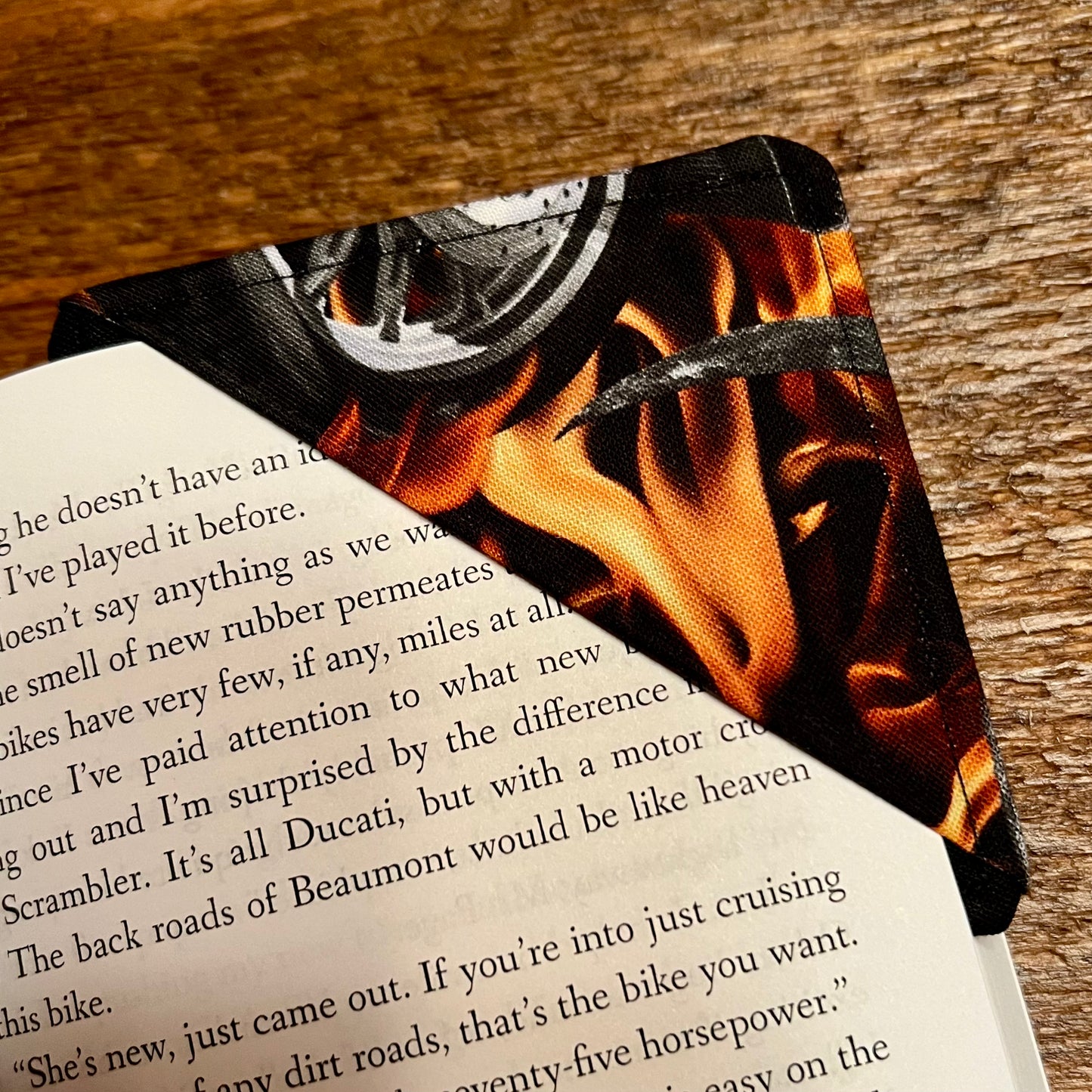 Blind Date With a Book - MC Romance Edition + Bookmark Corner