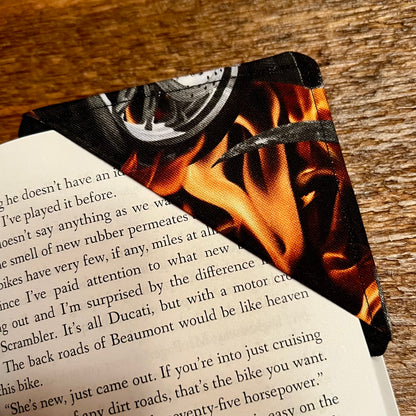 Blind Date With a Book - MC Romance Edition + Bookmark Corner